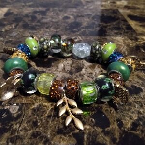 Elegant Green and Gold Charm Bracelet